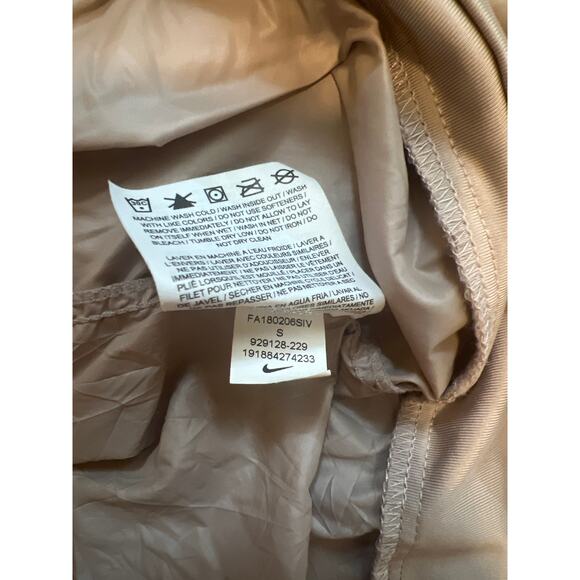 Nike Running Division Women’s Taupe Longe Sleeve  Light Weight Top Size Small - Picture 10 of 10